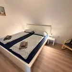 In House * 博维茨